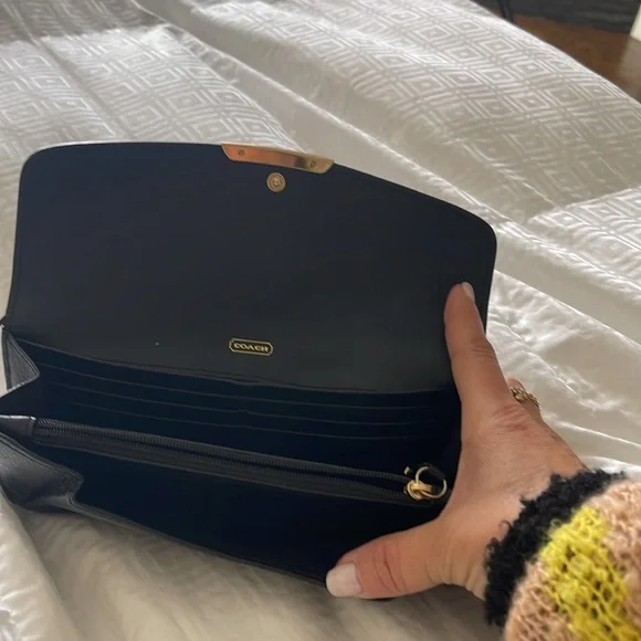 Coach envelope style long wallet - Picture 3 of 8